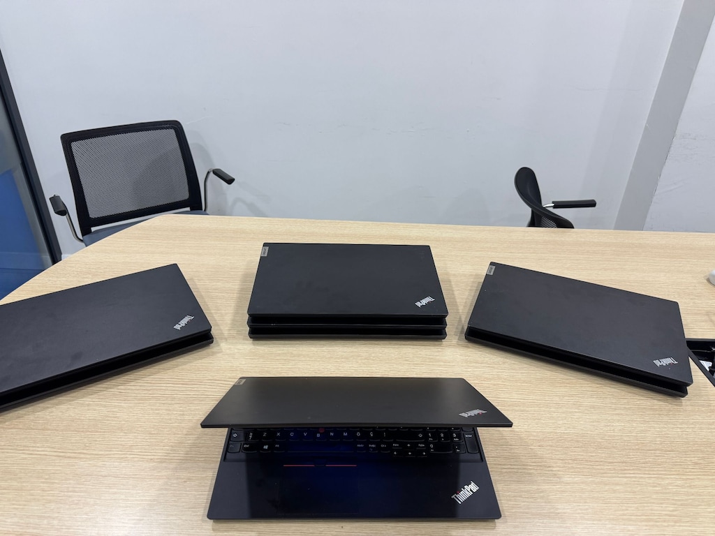 ADETLİ Lenovo ThinkPad E15 Gen 2 i7 11.Nesil 32GB RAM 512GB SSD - 4