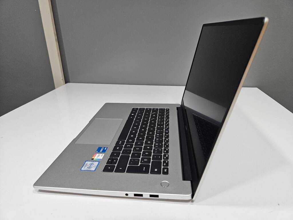 HUAWEİ İ5 11.NESİL + 8 GB RAM + 500 GB SSD + FULL HD - 3