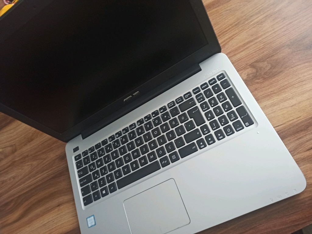 Asus İ5 Laptop - 2