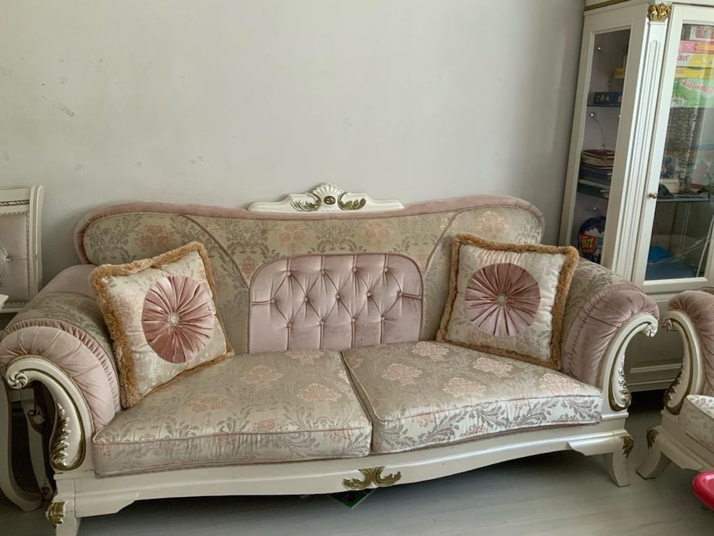 Koltuk takımı ve yemek masası takımı