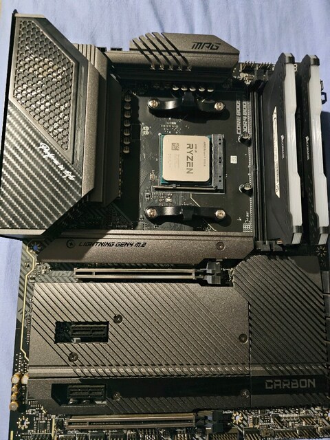 X570S CARBON DDR4 ANAKART SET 4 PARCA