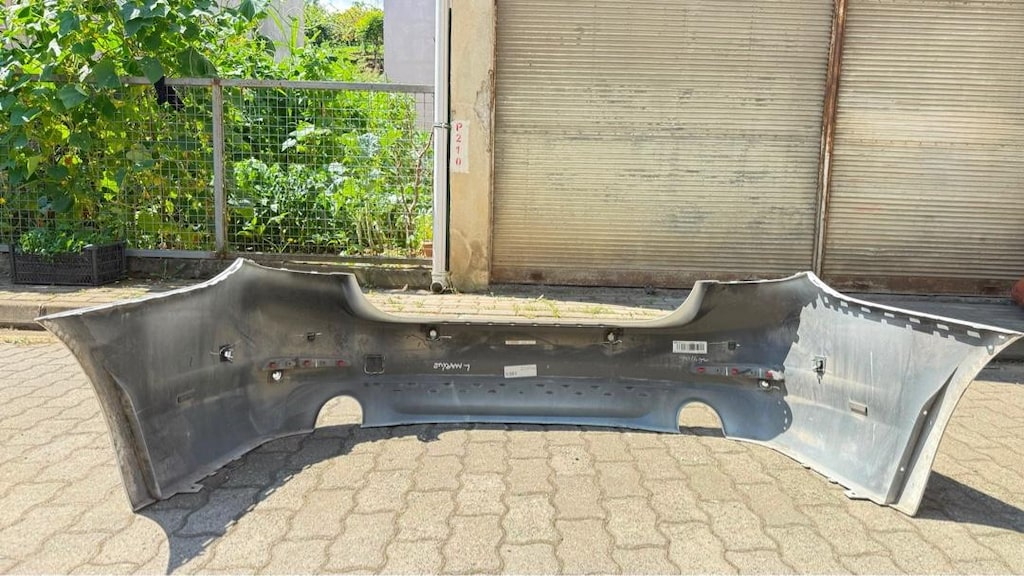BMW G30 Beyaz Renk Orjinal Logolu Arka Tampon - 2