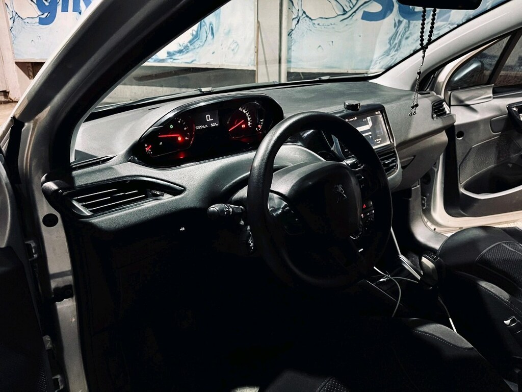 Peugeot 208 1.4 HDI 2012 - 11