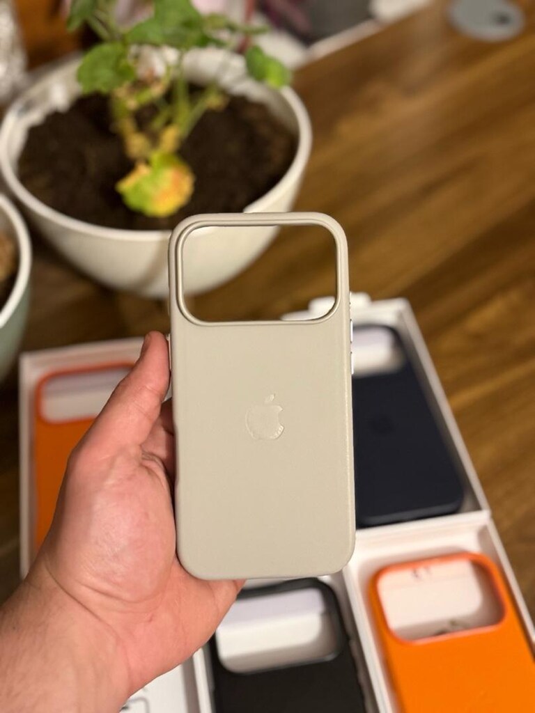 İphone 17 Pro Deri Logolu-Animasyonlu Kılıf - 5