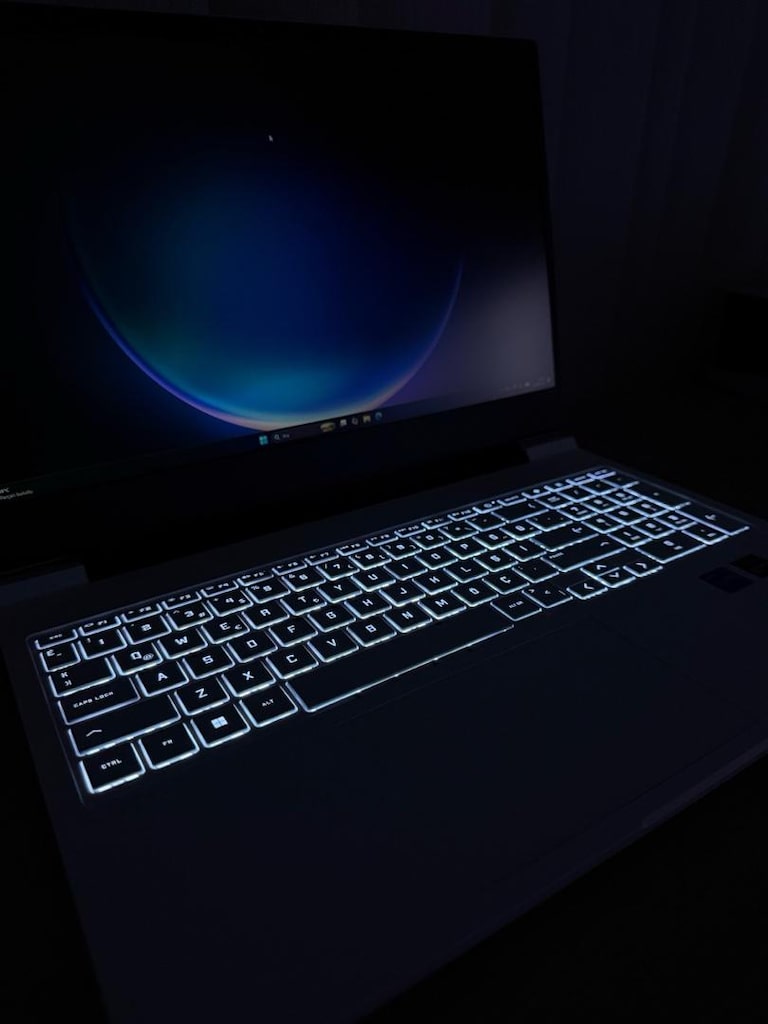 Şık Beyaz HP Victus 16 | i5-14500HX | RTX 4050 6GB | 16GB DDR5 1TB SDD - 13