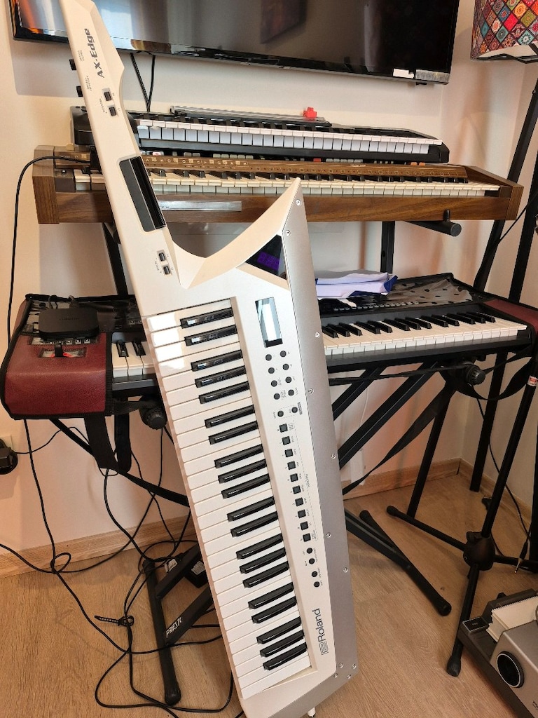 Roland AX7 Edge Keytar - 4
