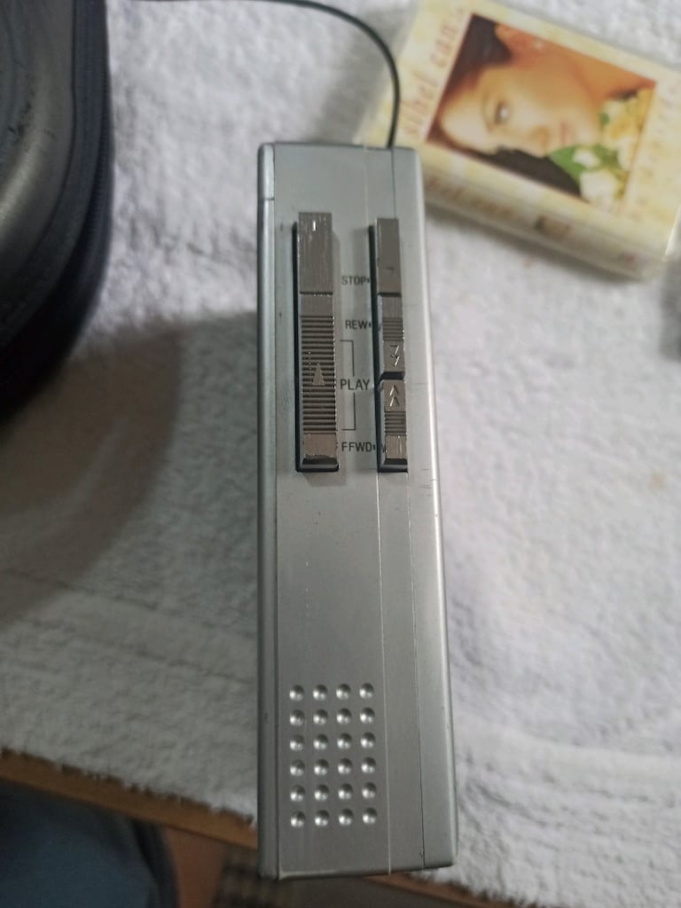 Sanyo M-G12 Walkman - 4