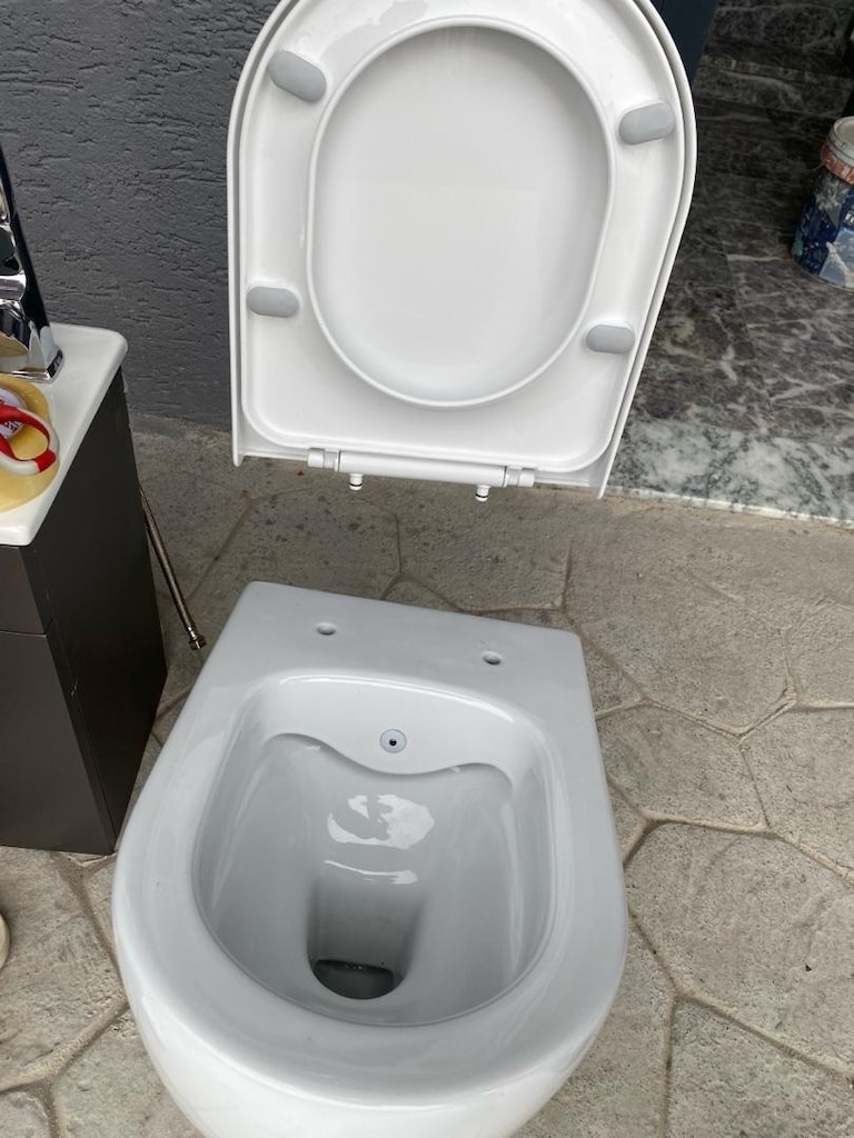 Hiç kullanılmamış tuvalet,lavabo,evye ve dolabı - 2