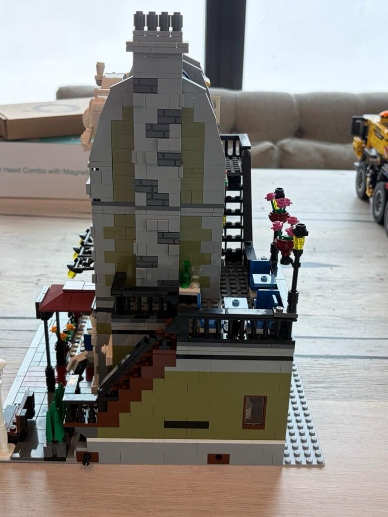 LEGO Creator Expert 10243 - Parisian Restaurant - 2