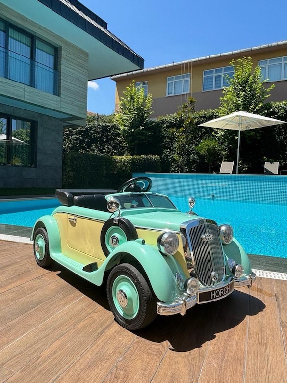 Akülü Araba Horch 930v - 2
