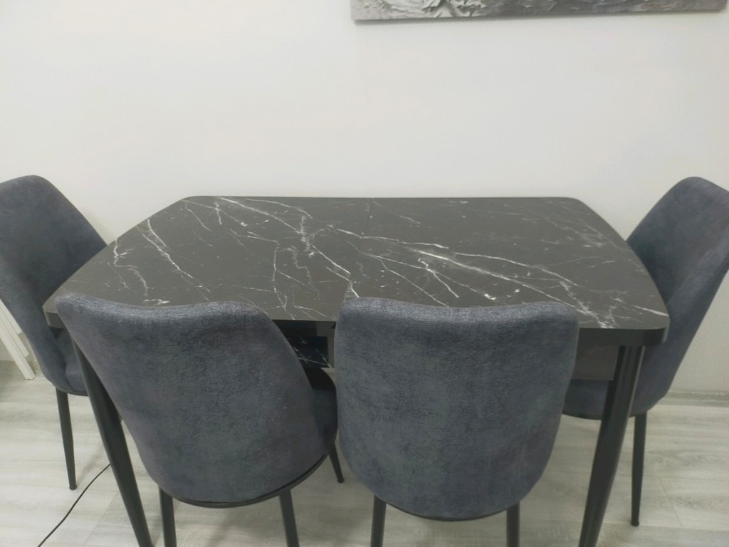 açılabilen masa ve sandalyeler sıfır ayarında
