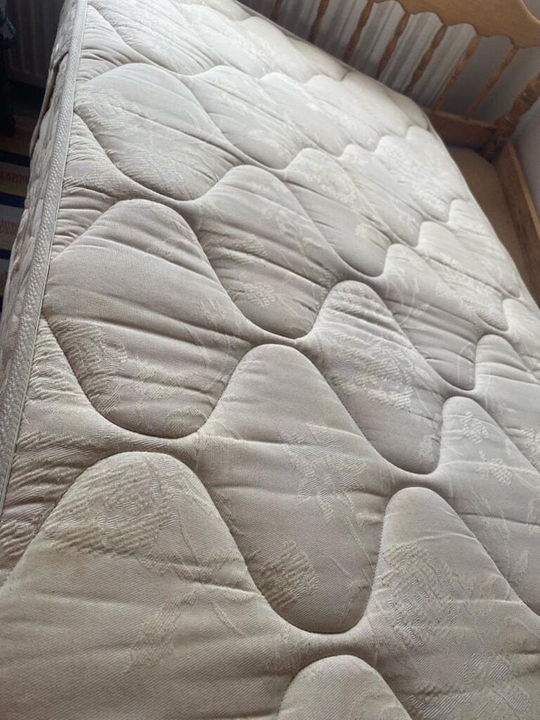 tek kişilik yaylı yatak etiket lekesi var - 4