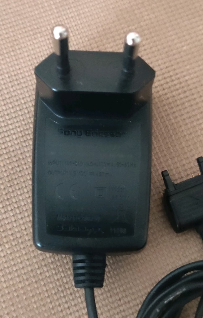 Orijinal Sony Ericsson CST-60 standart seyahat şarj cihazıdır. - 2