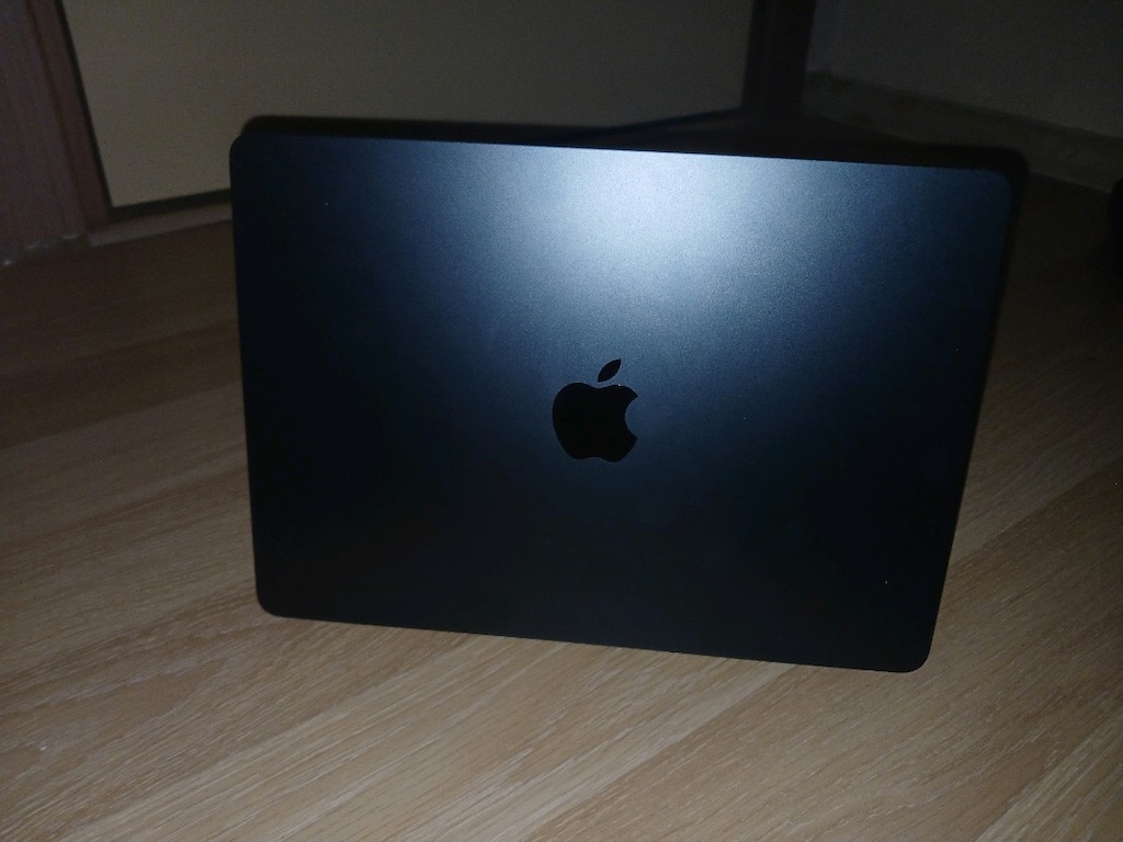 Tertemiz Macbook Air m2 - 2