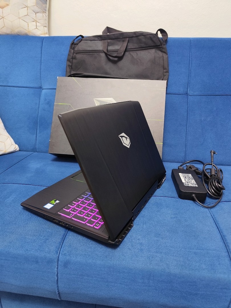 İ5 8.NESİL 4 GB EKRAN KARTLI + 8 GB RAM + SSD MONSTER ABRA OYUN LAPTOP - 10