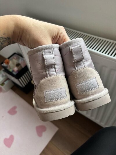 Ugg Marka İçi Tüylü Bot