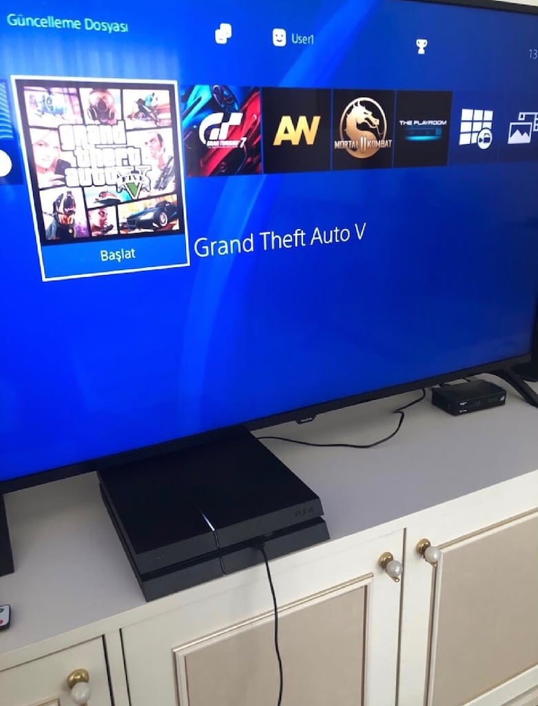 PS4 FAT 500 GB KIRIK JAILBREAKLI + 2 ADET SIFIR KOL + BOL OYUNLU - 16