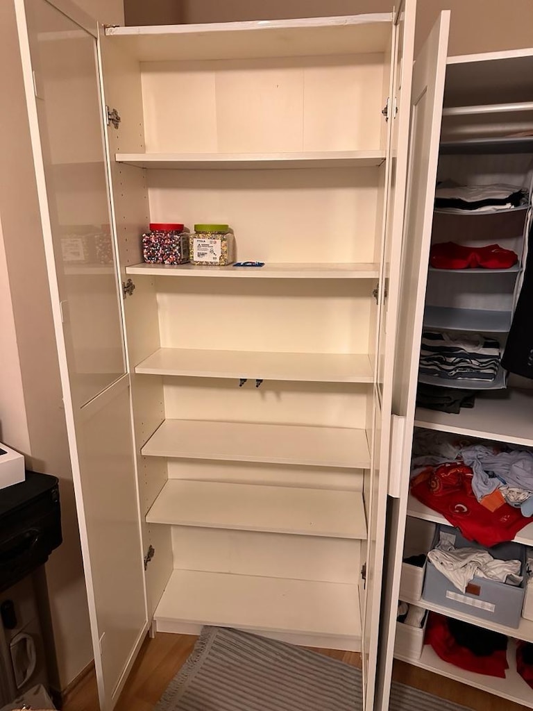 Satılık ıkea marka kitaplık, gardrop, çalışma masası ve koltuğu - 5
