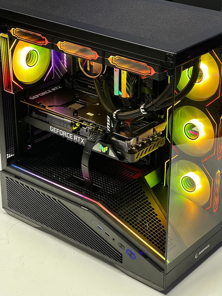 i9 11900K - RTX 3080 10GB - 32GB RAM - 512GB M.2 SSD - 10