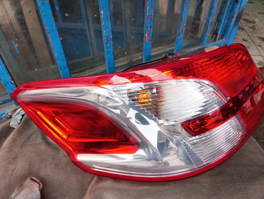 Peugeot 301 sol arka stop orjinal - 2