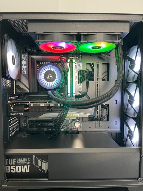 RYZEN 7 9800X3D / 32GB 6000MHZ DDR5 / RX 7600 / SAMSUNG 990 PRO