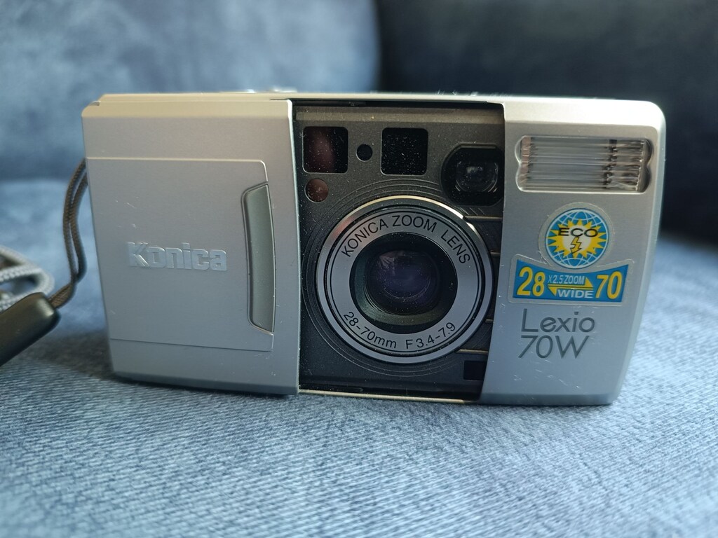 Konica Lexio 70W 35mm Nokta ve Çekim Film Kamerası - 3