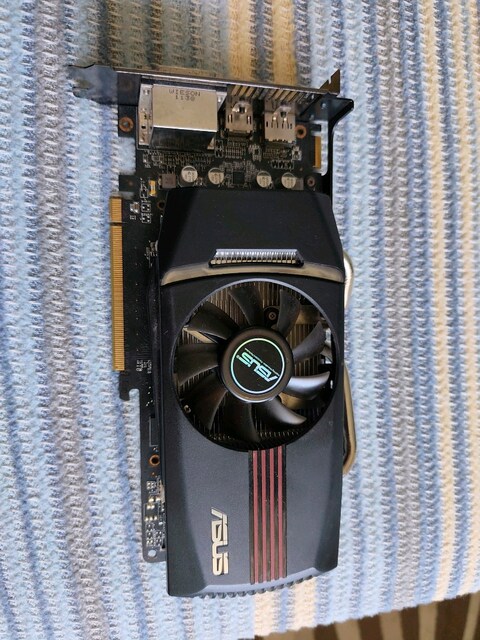 ASUS AMD Radeon HD 6850 1 GB DDR5 256 bit ekran kartı