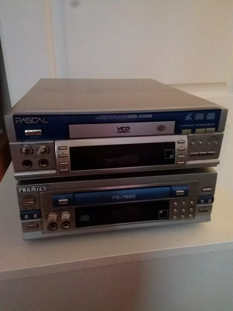 2 adet. VCD CD MP3 çala. 1 tanesinde radyo var
