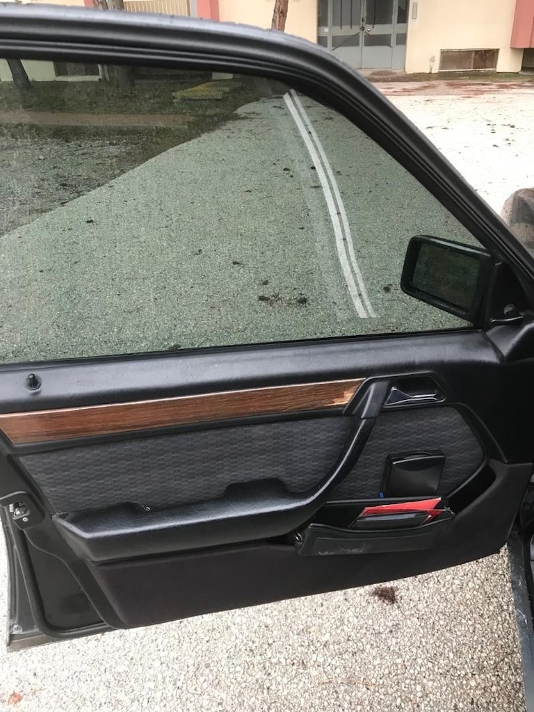memurdan acil satılık Mercedes w124 - 12