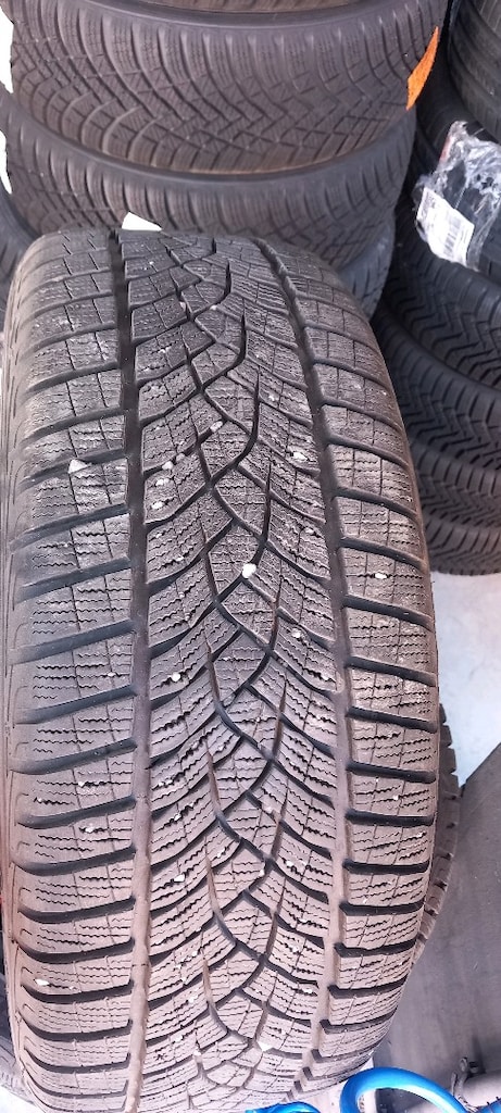 Mercedes 235/45R18 98v GOOD YEAR - 3