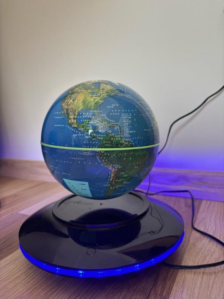 LED ISIKLI DUNYA KURE MIKNATISLI HAVADA DURUYOR - 2