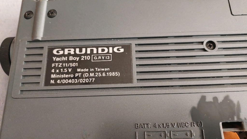 GRUNDIG YACHT BOY 210 ALMAN MALI 1985 ÜRETİMİ RADYO - 9
