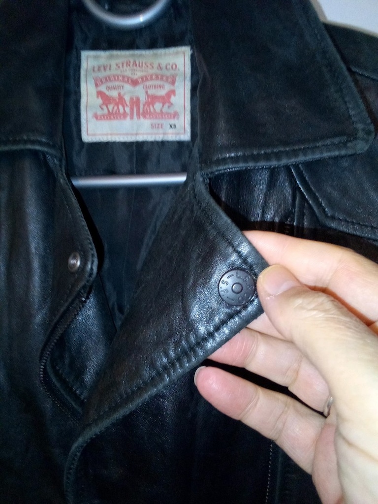 levis deri yapılı özel malzeme mont en 40 S arkada bir beyaz çizgi var — görsel 4/8
