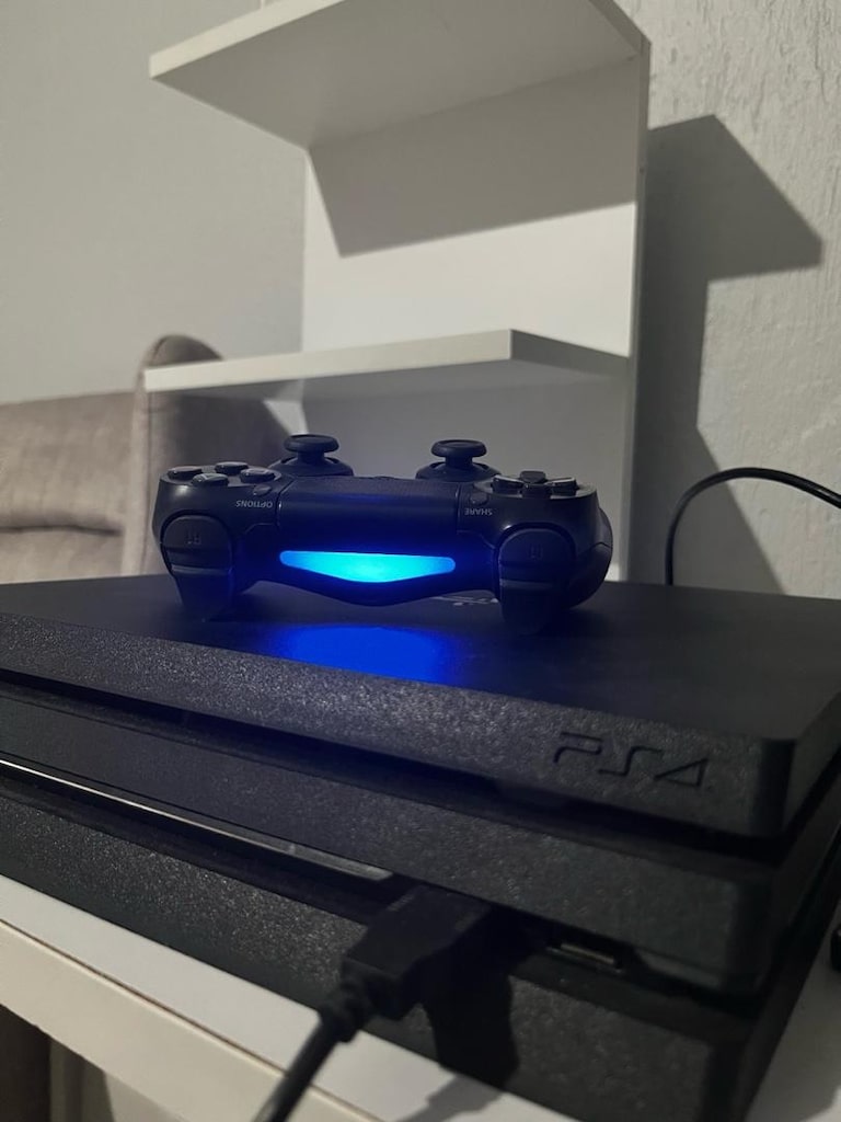 PS4 PRO 1TB - 5