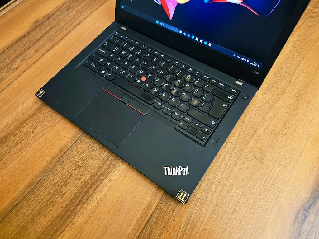 Lenovo Thinkpad i5 Laptop - 4
