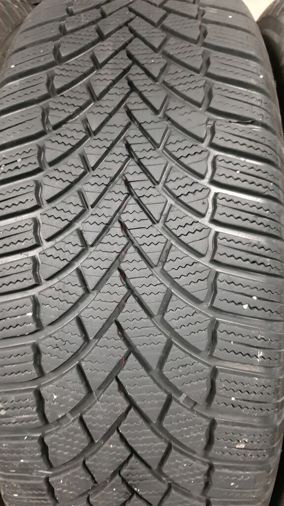 235 60 18 Bridgestone KIŞLIK - 2