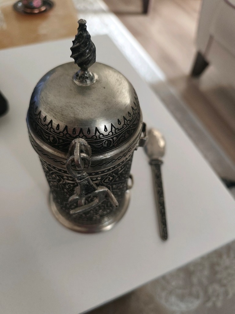 bakır kapaklı kahve kutusu