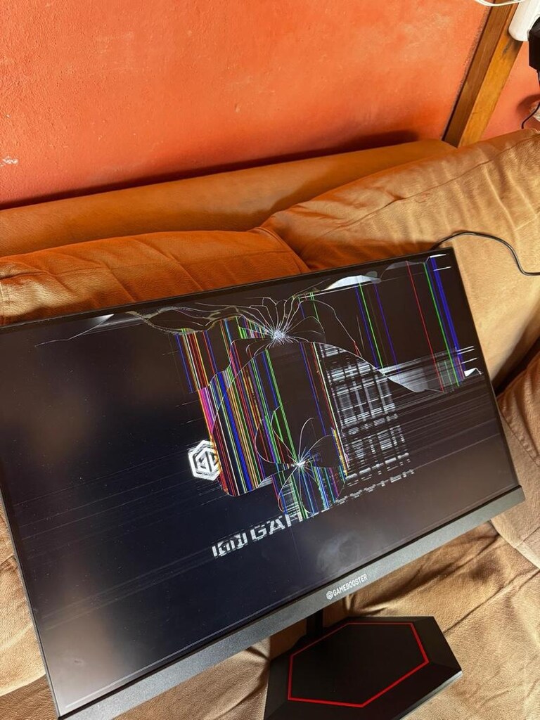 Gamebooster 27inc Gaming Monitor - 2