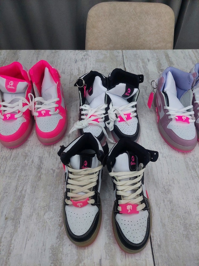 Kız çocukları spor ışıklı ayakkabılar.Barbie logolu.Yeni sıfır - 3