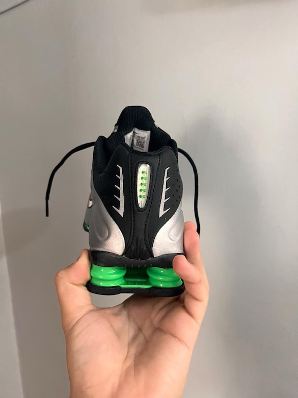 Nike Shox R4 Metallic Silver Green Strike - 6