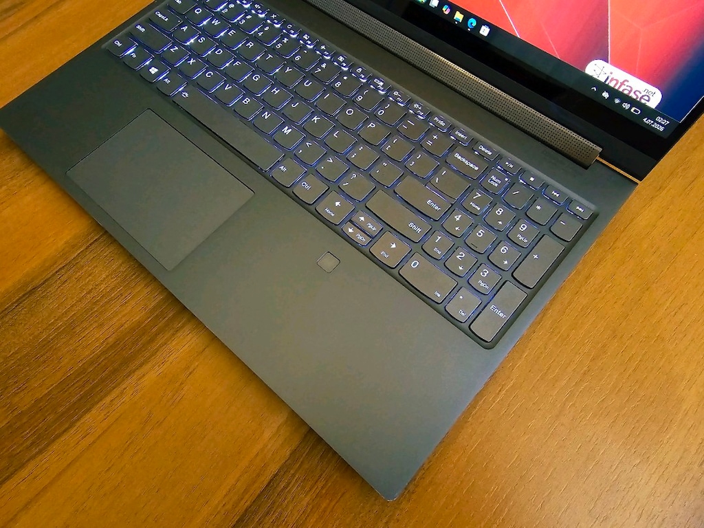 Lenovo Yoga Dokumatik Laptop GTX 1650. - 6