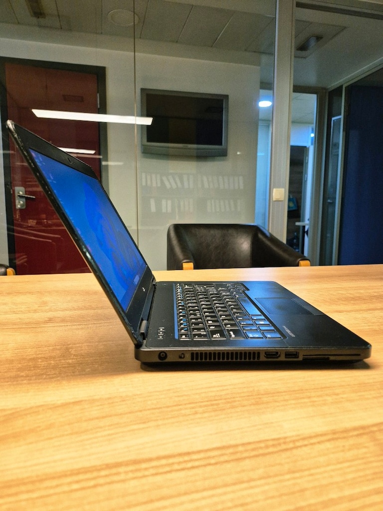 Laptop DELL i7 İşlemci 8GB Ram SSD Pili Yeni - 3