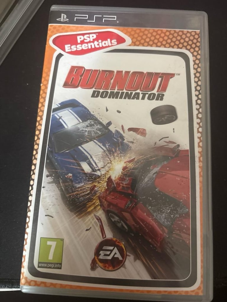 psp2004 ve 8 oyun içinde koleksiyonluk olan gta chinatownwars var - 10