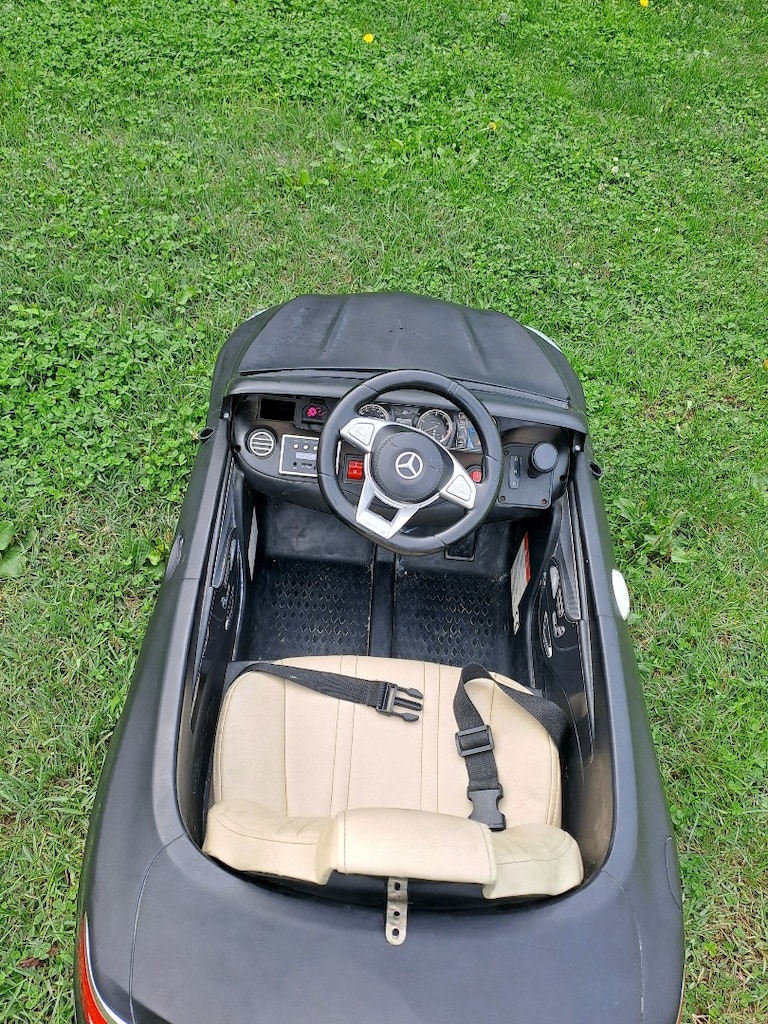 Mercedes Benz - 4