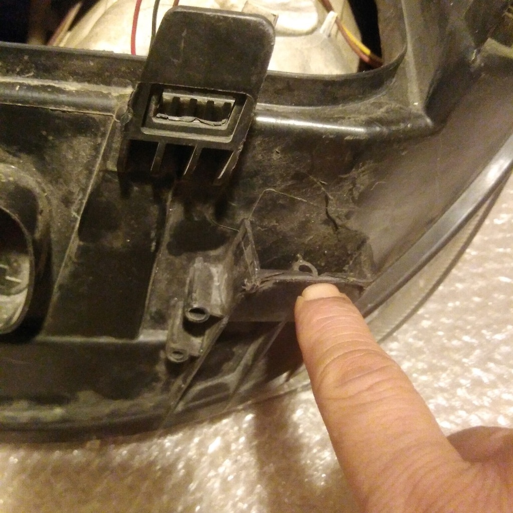 MERCEDES SPRİNTER W906 FAR SAĞ BAĞLANTI AYAKLARI YAPILMALI - 9