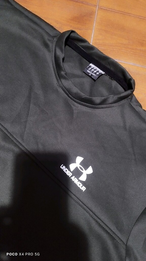 #Under Armour dalgıç kumaş likralı sweat Eni çekilince 58  Boyu 70?? - 4