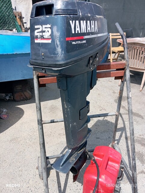 Yamaha 25 hp kendin den yaglamli calisir vaziyete kuruk dislisi arzali