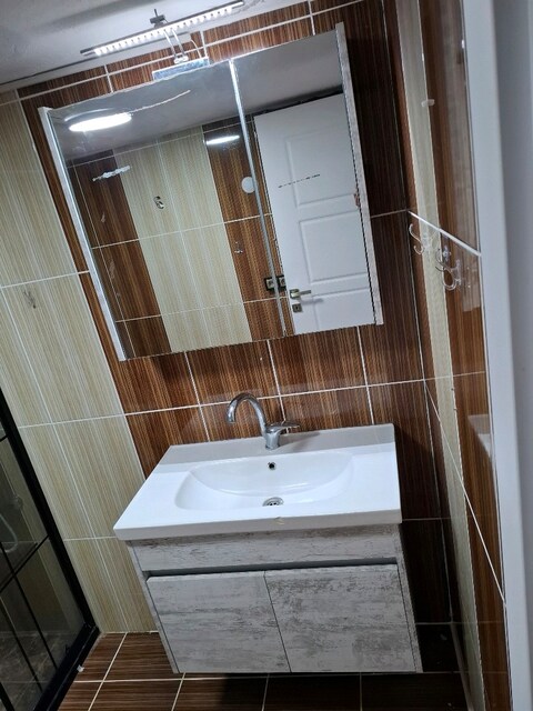 banyo dolabı