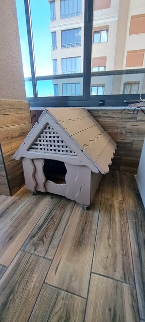 orjinal ahşap köpek kulübesi.