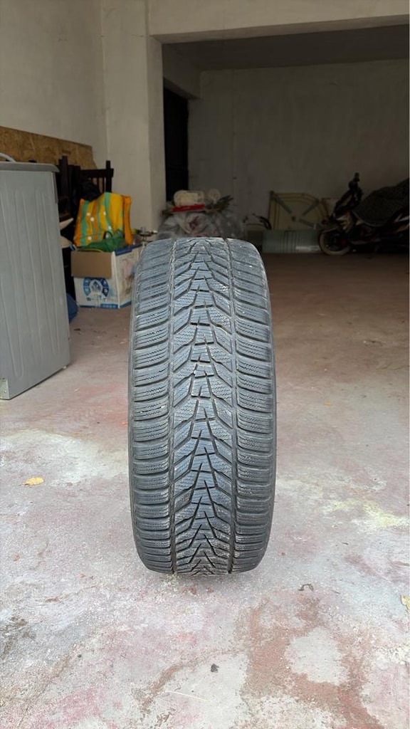 Hankook Winter Evo3 Kışlık Lastik 225/45/18 inç. - 6
